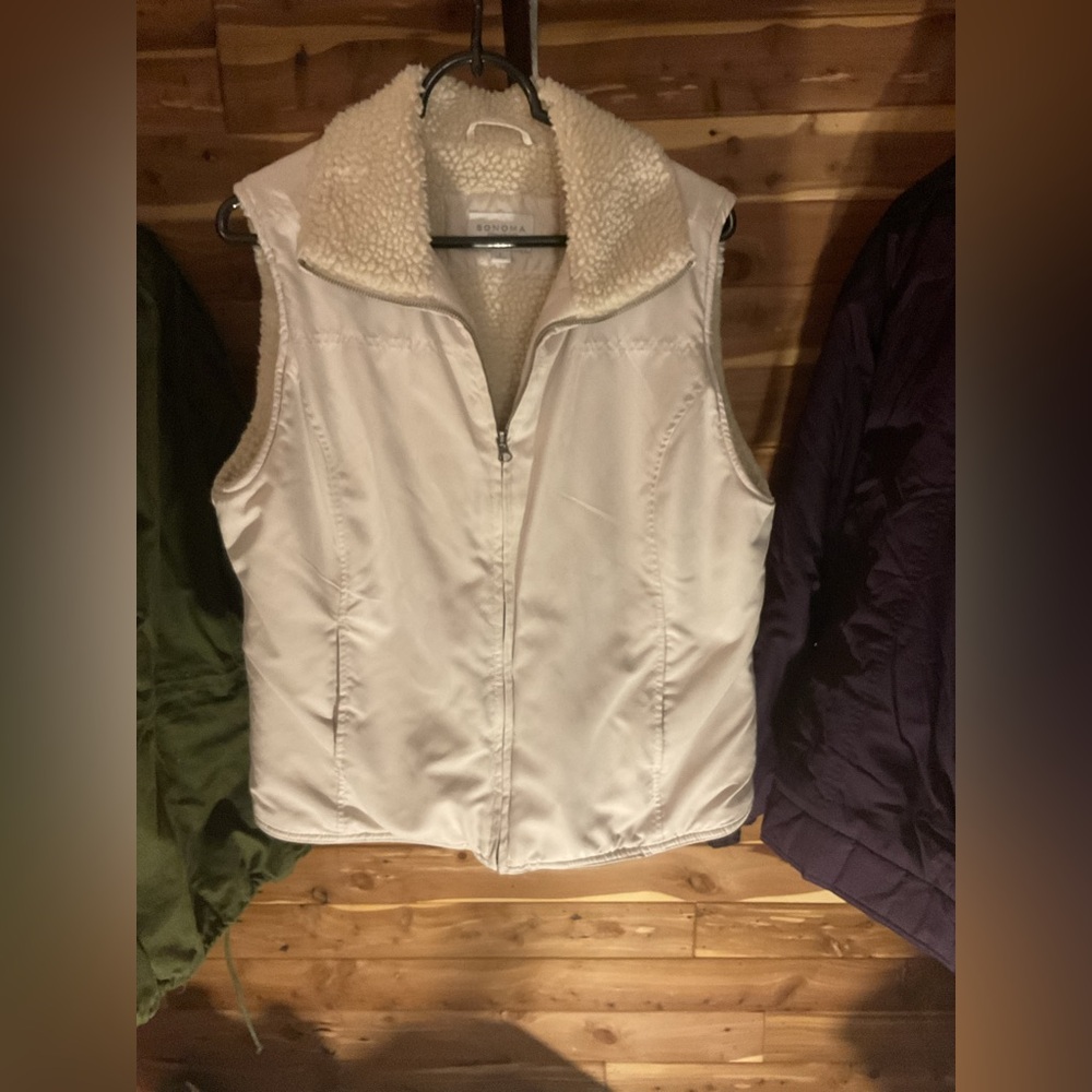 Sonoma Women's cream colored Sherpa Vest
Size L